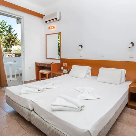 Achousa Apartahotel 3*