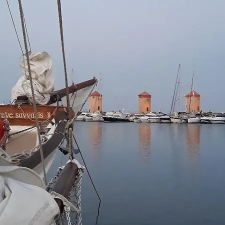 αχούσα 3* Φαληράκι