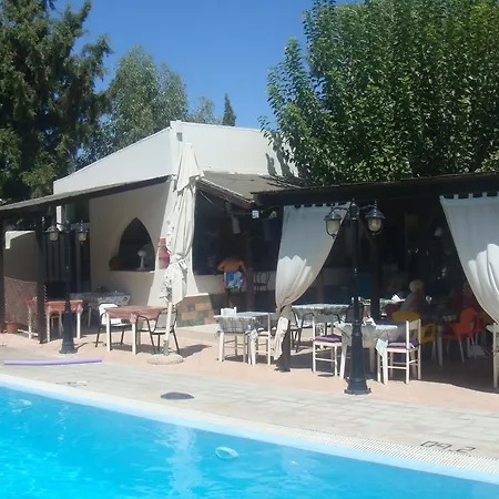 Apartahotel Achousa